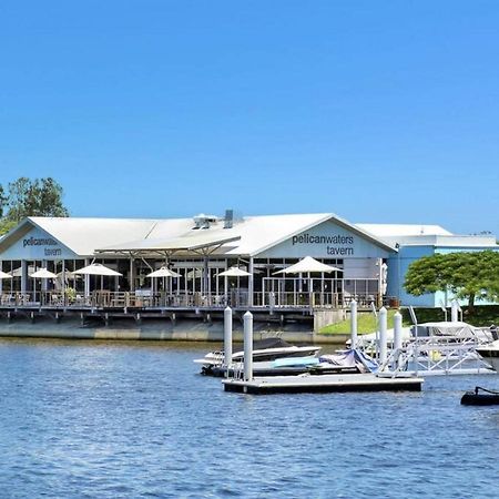 Luxury Resort Style Villa Pool By Custom Bnb Hosting Pelican Waters Exteriör bild