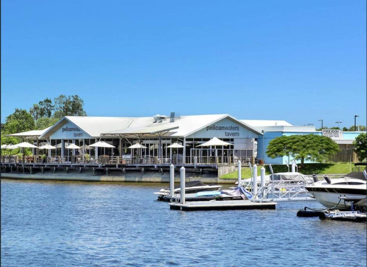 Luxury Resort Style Villa Pool By Custom Bnb Hosting Pelican Waters Exteriör bild