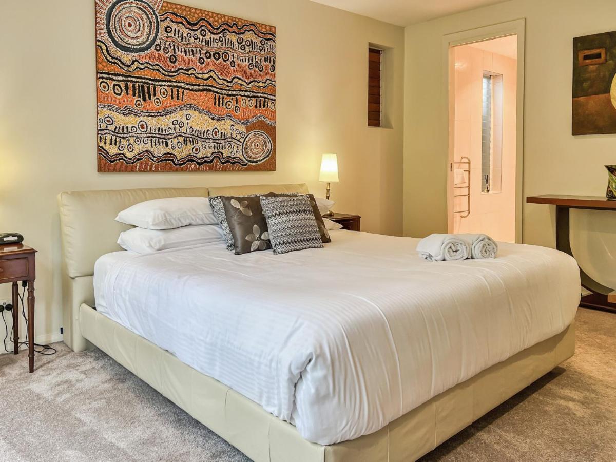 Luxury Resort Style Villa Pool By Custom Bnb Hosting Pelican Waters Exteriör bild