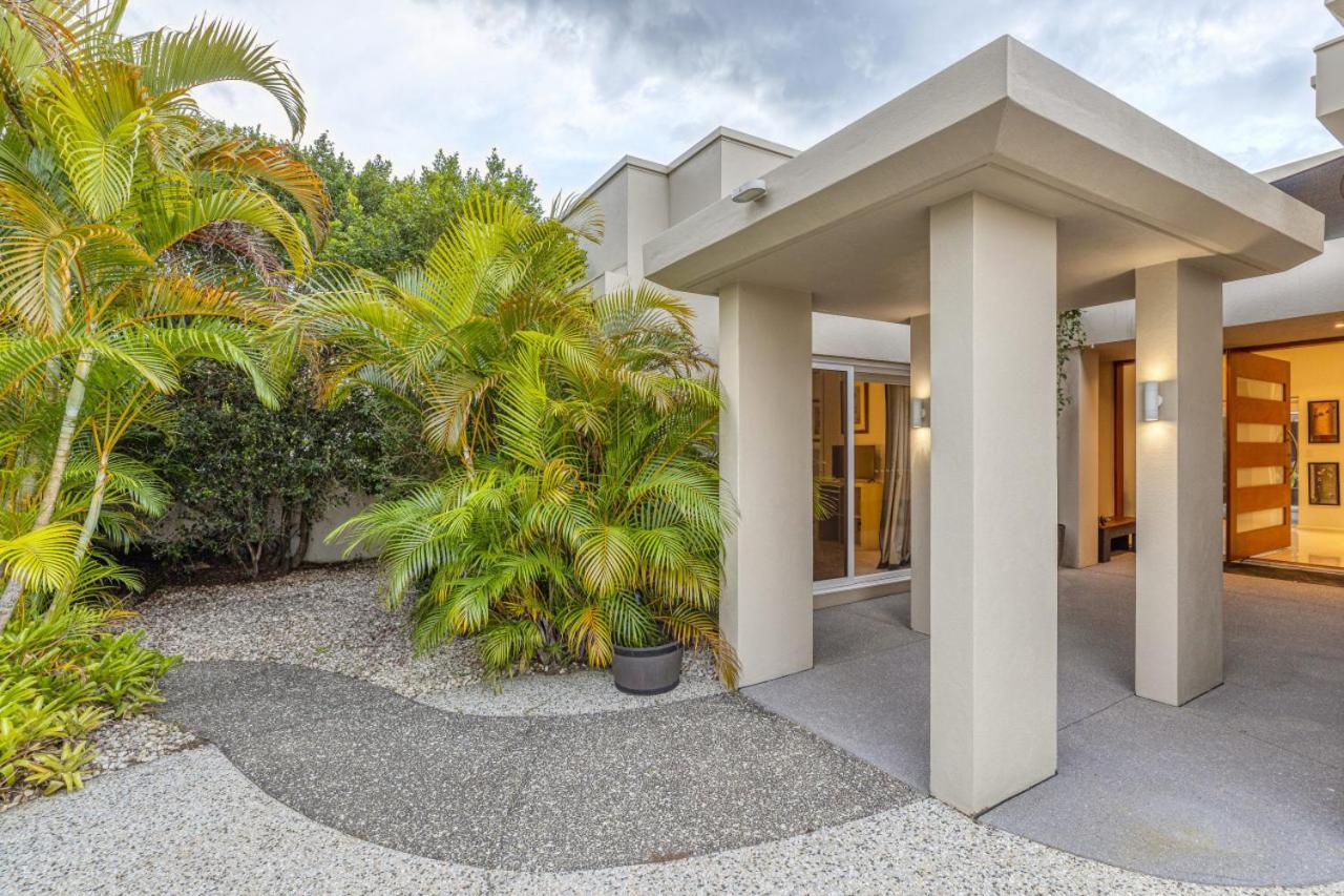 Luxury Resort Style Villa Pool By Custom Bnb Hosting Pelican Waters Exteriör bild